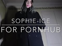 Sophie Ice Latex Striptease Gorge Profonde Et Facial En Solo